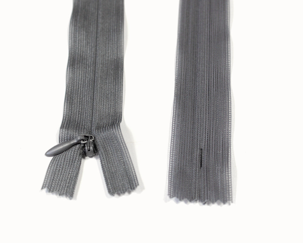 SILVERGRÅ OSYNLIG DRAGKEDJA 4 MM