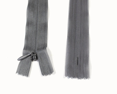 SILVERGRÅ OSYNLIG DRAGKEDJA 4 MM